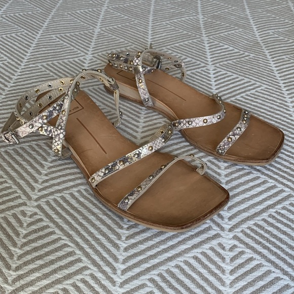 Dolce Vita strappy metallic snakeskin studded leather wedge sandal size 8 - Picture 2 of 6